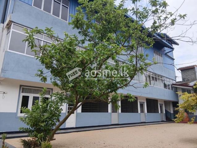 Prime Road Facing Commercial Building with Land for Rent in Gampaha.