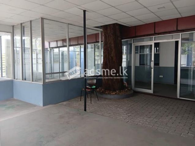 Prime Road Facing Commercial Building with Land for Rent in Gampaha.