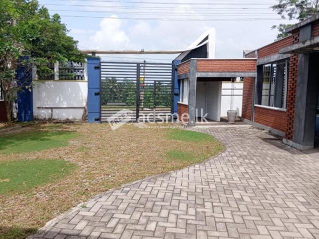 Prime Road Facing Commercial Building with Land for Rent in Gampaha.