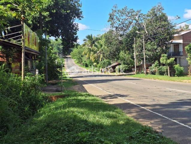 A valuable 2.5 acre land is for sale in plots Colombo – Kataragama main road.