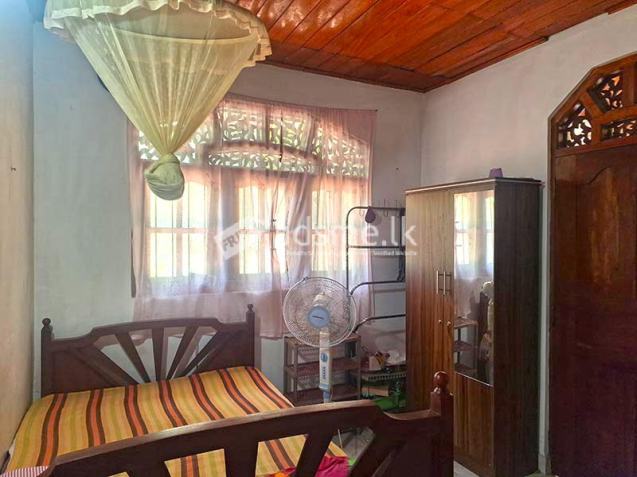Land with Basic House for Sale - Samagi Mawatha, Thalahene, Malabe.
