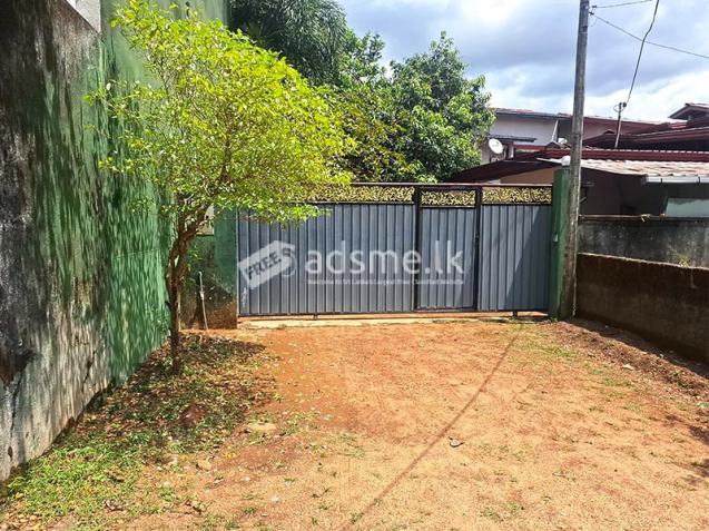 Land with Basic House for Sale - Samagi Mawatha, Thalahene, Malabe.