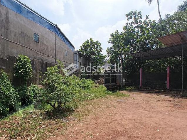 Semi Commercial Property for Urgent Sale in Rathupaswala, Belummahara.