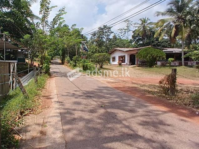 Semi Commercial Property for Urgent Sale in Rathupaswala, Belummahara.
