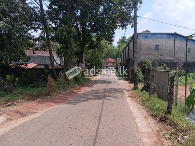 Semi Commercial Property for Urgent Sale in Rathupaswala, Belummahara.