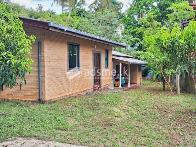 Residential Land with House for Sale – Yakkala.