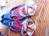 Swimming fins and goggles