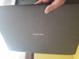 Laptop singer